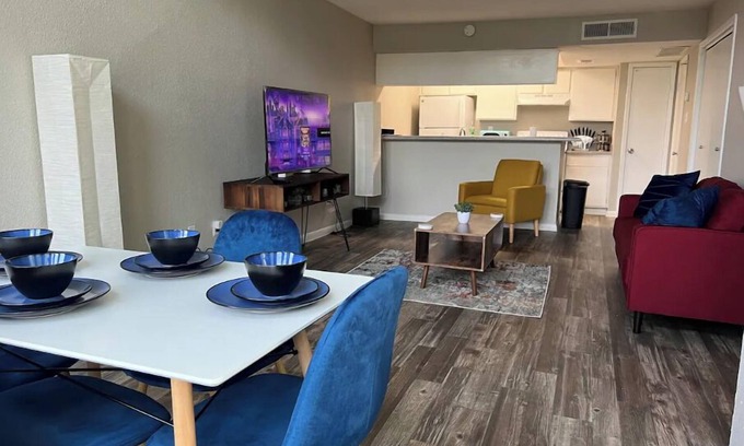 Sharpstown House | 1 BR 1.5 BA Modern Town House Near DownTown