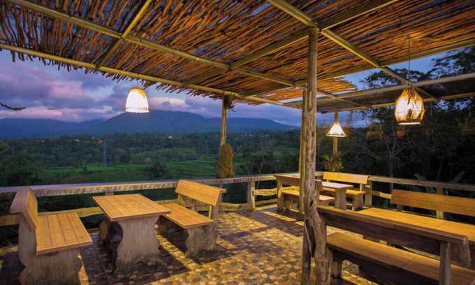 Nungnung House | 1 BR Grand Deluxe with Mountain View near Bedugul