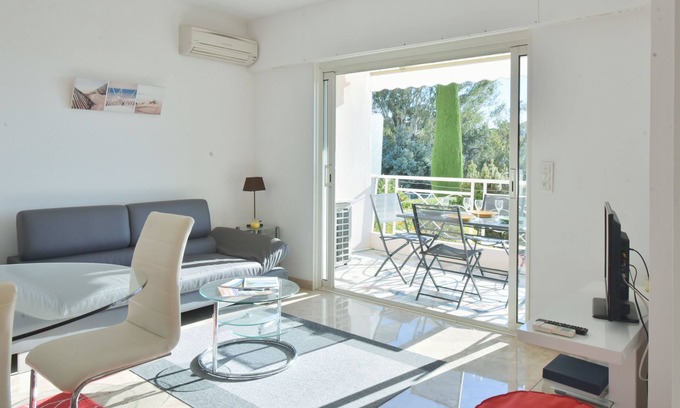 California - Pezou Apartment | 1-Br Sea view Luxury Residential with pool