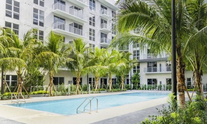 North Miami Apartment | 🌴 1 Br w/ rooftop views and HEATED POOL✨