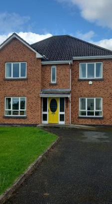 Longford Bed & Breakfast | 1 Cartrun Breac N39D7H6 Opposite Longford Rugby Club - See the Yellow Door
