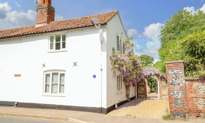 North Elmham Cottage | 1 CHELSEA COTTAGE, character holiday cottage in North Elmham