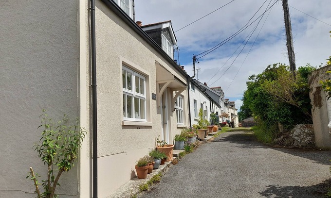 Milton Cottage | 1 CHERITON ROW, family friendly, character holiday cottage in Tenby