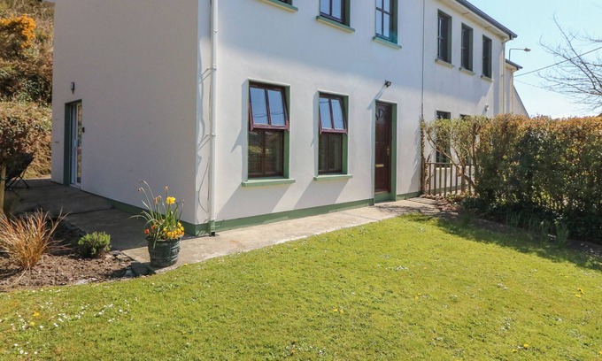 Rosscarbery Cottage | 1 CLOSHEEN LANE, pet friendly in Rosscarbery, County Cork