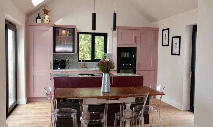 Ayr Cottage | #1 Country Escape with Sea Views, Ayr, Ayrshiren4 guests 2 bedrooms 2 bathrooms