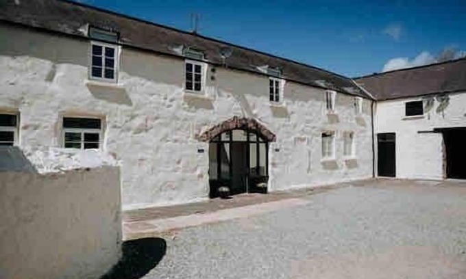 Milford Haven Cottage | 1 Courtyard cottage with hot tub and walled garden