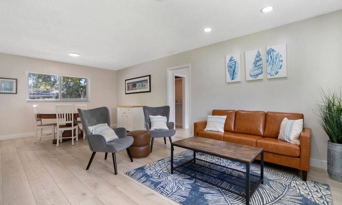 Croissant Park Apartment | #1 · Cozy Updated 1 bedroom with 70 inch smart TV!