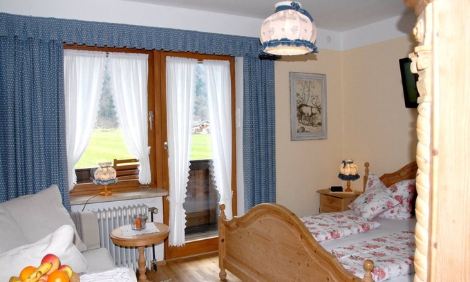 Grassau Apartment | 1. Fewo Friedenrath, 25 qm, 1-2 Pers., Wohn-Schlafraum, Westbalkon
