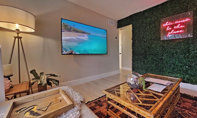 River Oaks House | 1 King, 2 Queen,1 twin, washer dryer, near parks & FTL Marine center