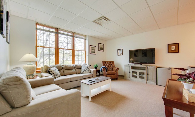 New Kensington Apartment | 1 Mi to Allegheny River: Cozy Apt w/Shared Patio!