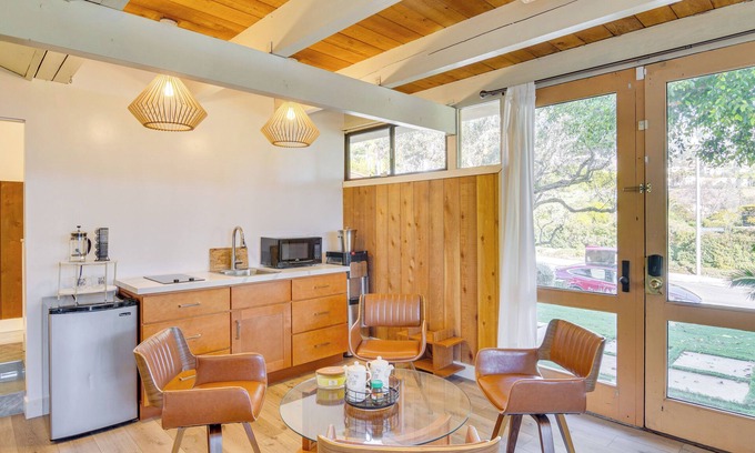 Central Malibu Apartment | < 1 Mi to Beach & Pepperdine: Airy Malibu Studio