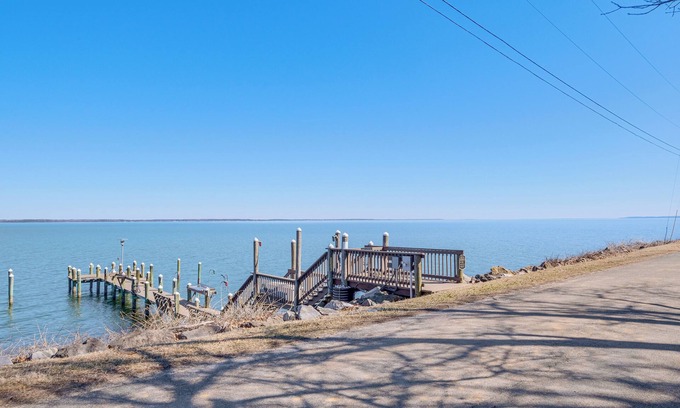 Issue House | 1 Mi to Colonial Beach Boardwalk: Home w/Fire Pit