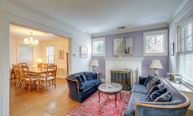 Arlington House | 1 Mi to East Falls Station: Home w/Office!