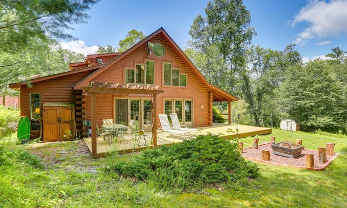 Milanville House | 1 Mi to River Cabin with Fire Pit in Milanville!