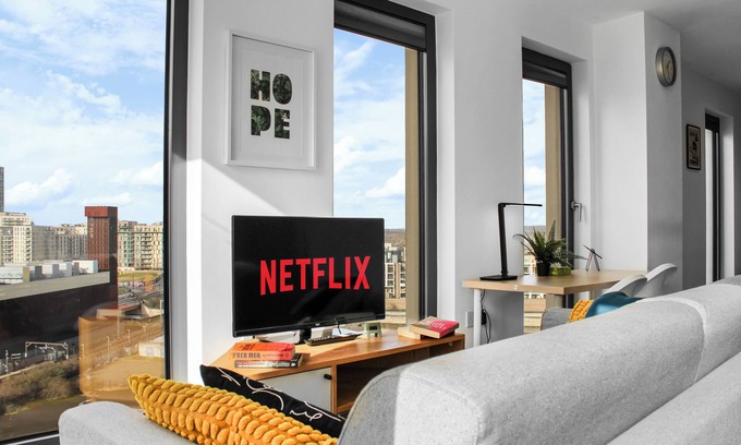 Stratford and New Town Apartment | 1 Minute to Station | Gym | Smart TV | Westfield Shopping Centre