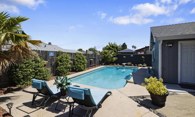 Sacramento House | #1 - Room in a beautiful house with pool.