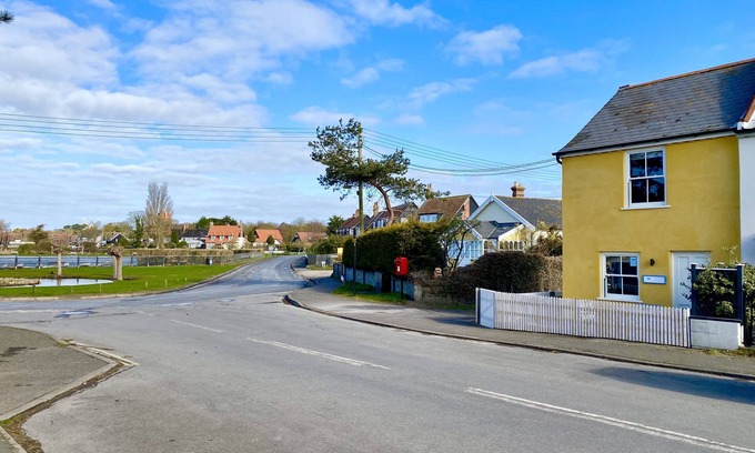 Thorpeness Cottage | 1 SOUTH COTTAGES, pet friendly, country holiday cottage in Thorpeness