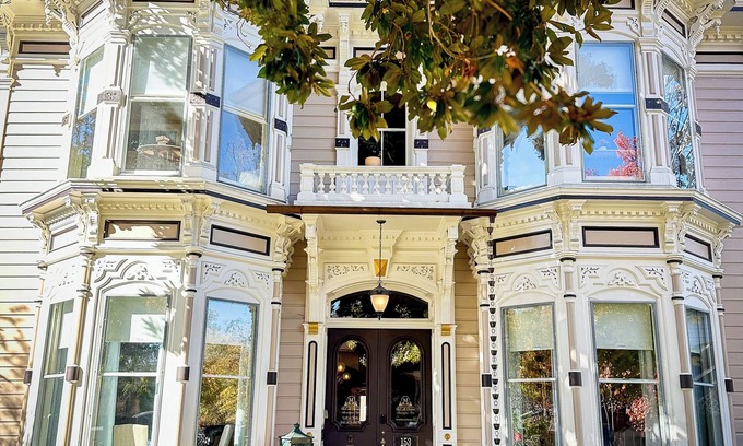 Historic Railroad District Bed & Breakfast | #1 The Captain & Lizzie McCall @ The McCall House Boutique Hotel