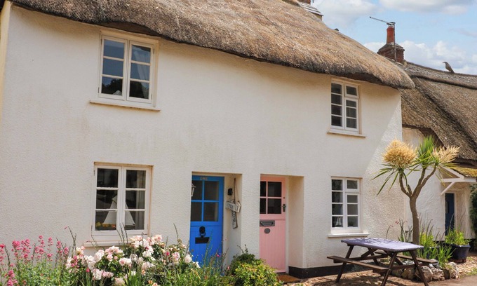 Hope-Cove Cottage | 1 THE SQUARE, pet friendly, character holiday cottage in Hope Cove