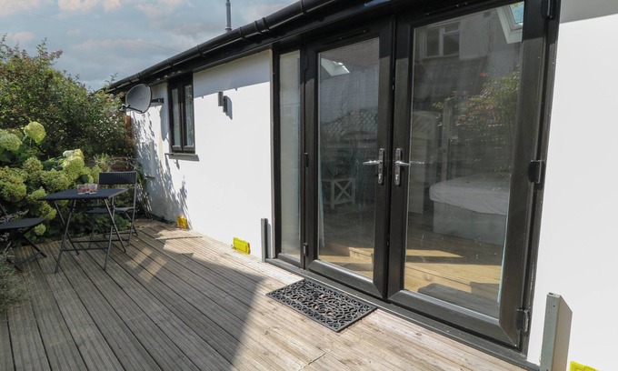New Forest District Cottage | 1 WELFORD BARNS, pet friendly, with a garden in Fordingbridge