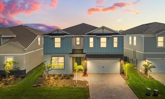 Four Corners House | 10 Bedrooms/8 Bathrooms/Windsor Cay (16191CC)