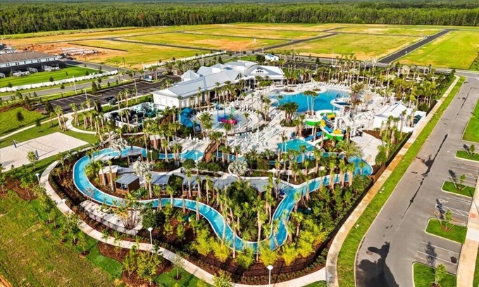 Four Corners House | 10 Bedrooms/8 Bathrooms/Windsor Cay (16203CC)