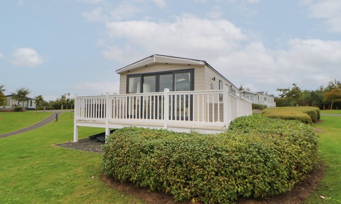 Berwick-upon-Tweed Cottage | 10 CHEVIOT VIEW, pet friendly, character holiday cottage in Lowick