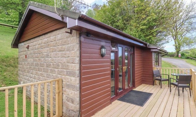 Combe Martin Cottage | 10 MANLEIGH PARK, pet friendly, with a garden in Combe Martin