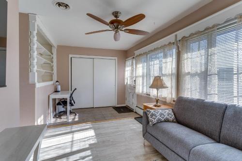 Aurora Apartment | 10 Mi to Denver Horse Farm Apartment in Aurora!