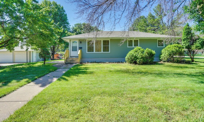 Brooklyn Center House | 10 Mi to Downtown: Group Getaway in Minneapolis