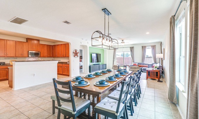 Austin House | 10 Mi to Dtwn Austin: Family Home w/Communal Pool