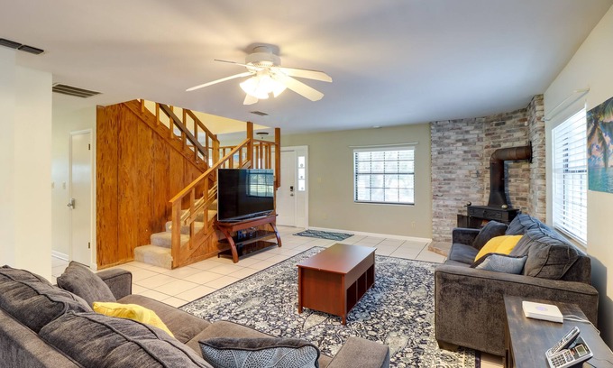 Summerfield House | 10 Mi to Lake Sumter: Home w/Deck in Summerfield