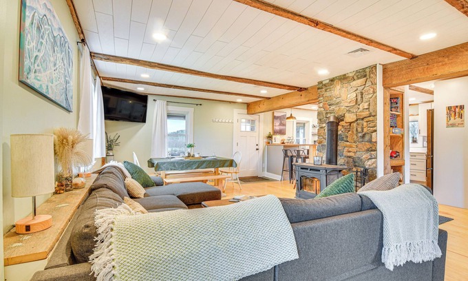 Rumford Point House | 10 Mi to Skiing: Historic Farmhouse in Maine!