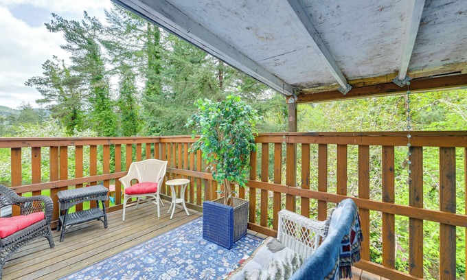 Toledo House | 10 Mi to South Beach & Newport: Home w/Deck!