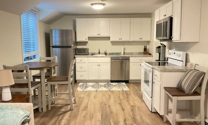 North Hampton Apartment | *10 mins to Beach | Portsmouth | Hampton | Maine *