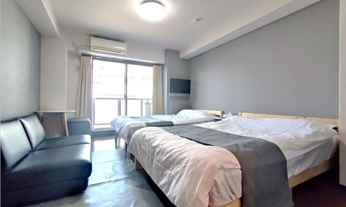Naniwa Apartment | 10 minutes from JR Namba Station and Subway/Hanshin Sakuragawa Station 5 minutes from JR Ashiwarabashi Station 4 minutes from supermarket One room on one floor, max. 5 people, elevator available, convenient to Namba, Dotonbori and Shinsaibashi