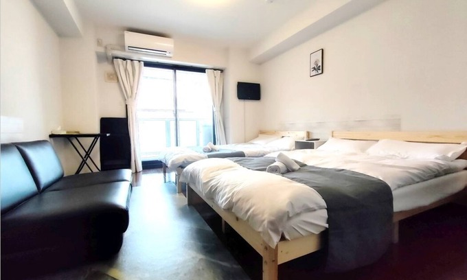 Naniwa Apartment | 10 minutes from JR Namba Station and Subway/Hanshin Sakuragawa Station 5 minutes from JR Ashiwarabashi Station 4 minutes from supermarket One room on one floor, max. 5 people, elevator available, convenient to Namba, Dotonbori and Shinsaibashi