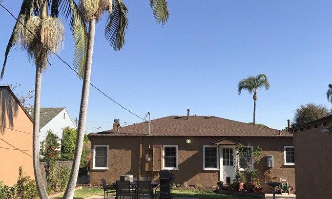 Westchester House | 10 Minutes from LAX, Freeways & Beach - Easy Access to all that LA has to offer!