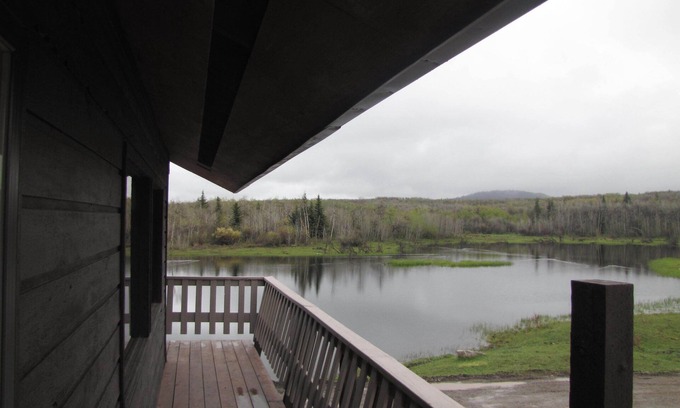 Mountain View Cabin | 10 minutes from Waterton Park boundry, Quiet Peaceful Secluded Nature Get-a-way