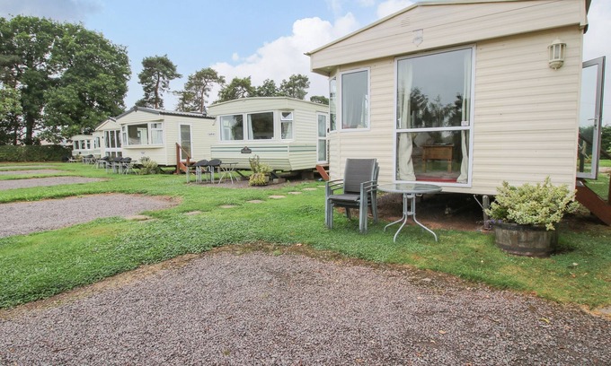 Much Wenlock Cottage | 10 OLD ORCHARD, pet friendly, with a garden in Much Wenlock