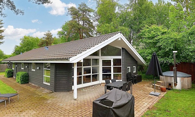 Marielyst House | 10 person holiday home in Væggerløse