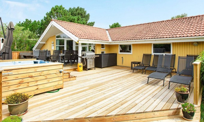 Bøtø By House | 10 person holiday home in Væggerløse-By Traum