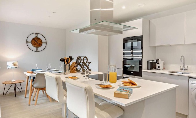 Mortehoe Apartment | 10 Putsborough - Luxury Apartment at Byron Woolacombe, only 4 minute walk to Woolacombe Beach!