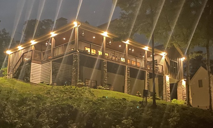 Bremen House | 10% Savings - No steps to lake! Fiber Internet! Luxury Lake Home, Big Water!