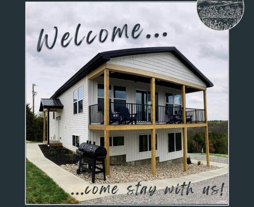Williamstown House | 100 Acre Relaxing Retreat Near Ark- The Farmhouse