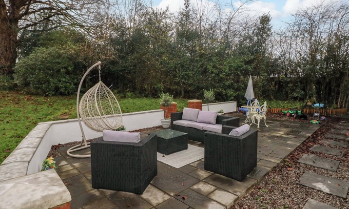Cwm-twrch Isaf Cottage | 100 Cwmphil Road
