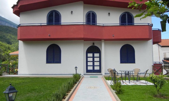 Piazza-Tralia-Pendolo Apartment | 100 m² Serviced apartment ∙ 3 bedrooms ∙ 9 guests