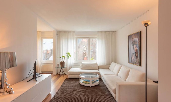 De Pijp Apartment | 100 m² Apartment ∙ 2 bedrooms ∙ 4 guests