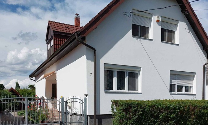 Keszthely Apartment | 100 m² Apartment ∙ 3 bedrooms ∙ 6 guests