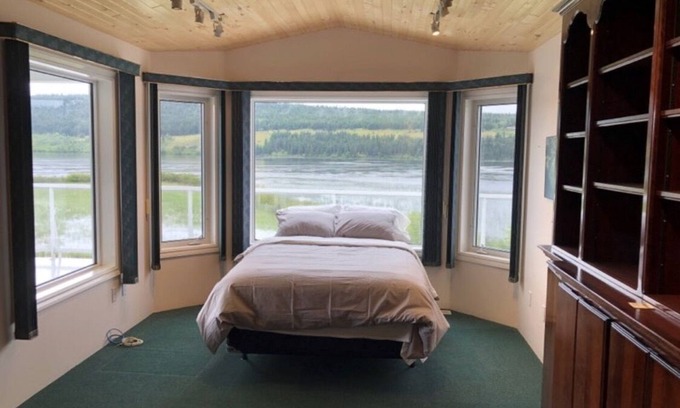 Lone Butte House | 100 Mile House - Horse Lake Ranch